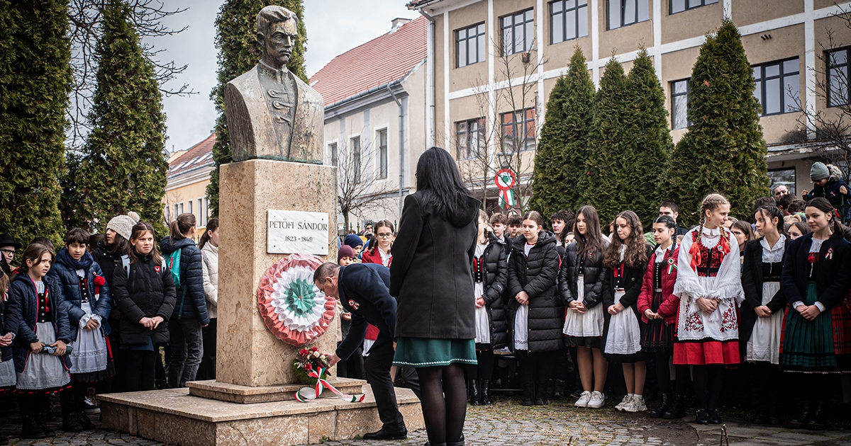 A nemzet jövőjét ránk bízták